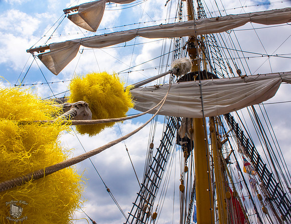 KRI Dewaruci,